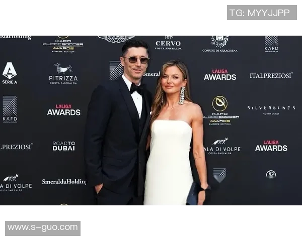 各大足球明星妻子魅力排行榜揭晓谁才是最受欢迎的女神