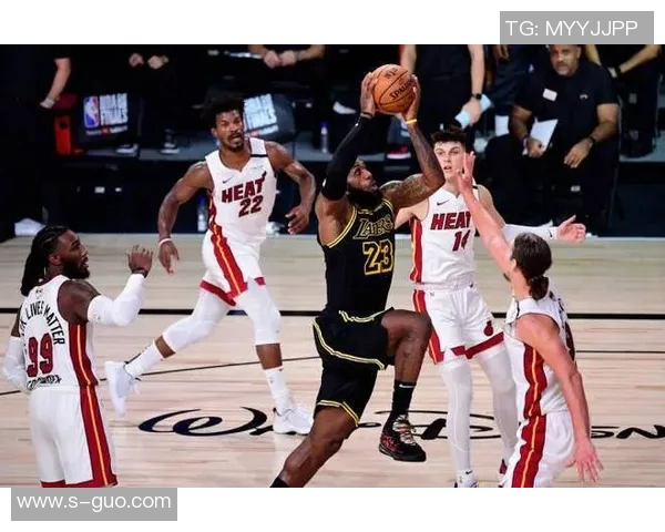 热火与湖人精彩对决直播回顾雨中激情瞬间分享