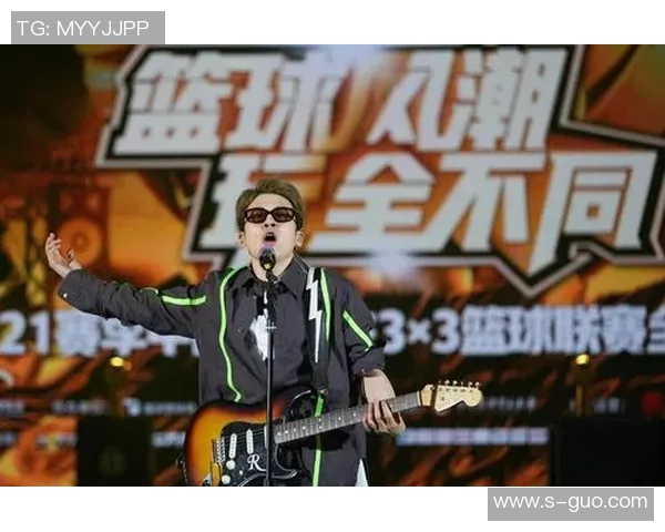 夏季篮球场上的时尚风潮男明星套装搭配指南